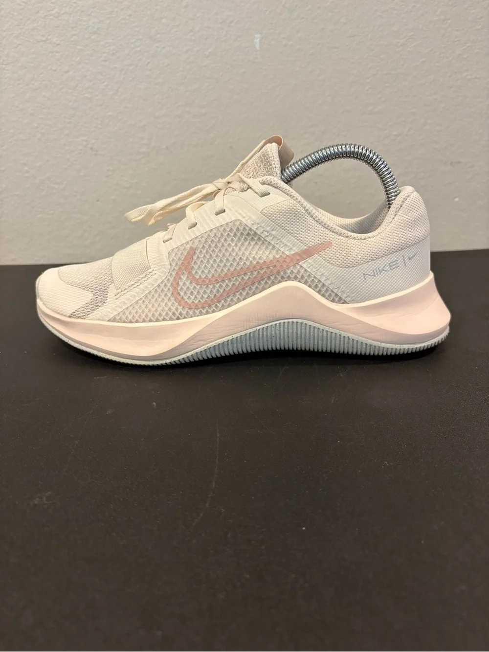 Nike MC Trainer 2 Sneaker Women’s Size 8 Ivory/Pink/Rose Shoes DM0824-104 - Picture 3 of 9